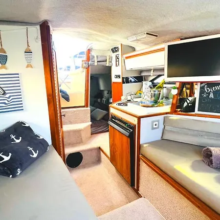 Barco Sihnny - Puerto Colón Costa Adeje (Tenerife)