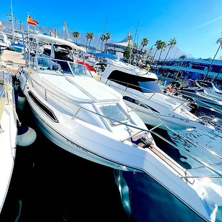 Barco Sihnny - Puerto Colón Costa Adeje (Tenerife)